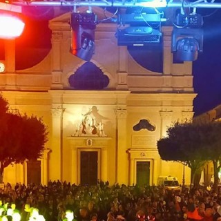 A Pietra si accende il Natale: luci, musica, tradizioni e doppio concerto di Capodanno