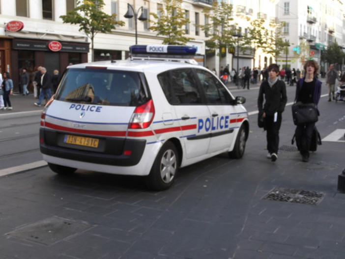 Terrorismo: nuovi particolari sugli arresti a Mentone, pronto un attacco a Nizza ma il Ministero ha smentito Terrorismo: nuovi particolari sugli arresti a Mentone, pronto un attacco a Nizza ma il Ministero ha smentito