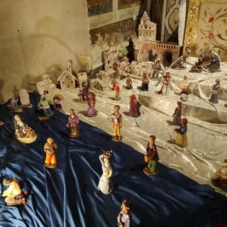 Albissola, è realtà il presepe "Fatto da voi": nella chiesa della Concordia le statuine realizzate dai cittadini (FOTO)