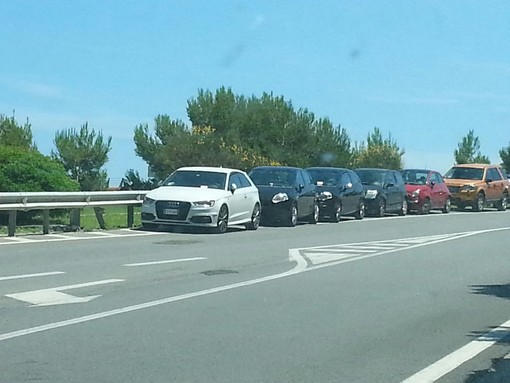 Automobilisti indisciplinati in Riviera: raffica di multe e vetture rimosse Automobilisti indisciplinati in Riviera: raffica di multe e vetture rimosse