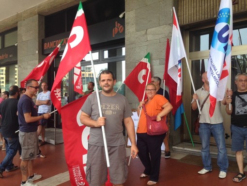 Bombardier di Vado, i sindacati contro l'azienda: "No al taglio del 50% dei dipendenti, così si va verso la chiusura" Bombardier di Vado, i sindacati contro l'azienda: "No al taglio del 50% dei dipendenti, così si va verso la chiusura"