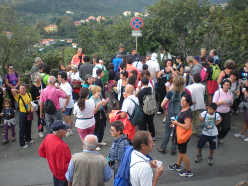 Passeggiando Volontariamente, gli iscritti in marcia a Celle Ligure