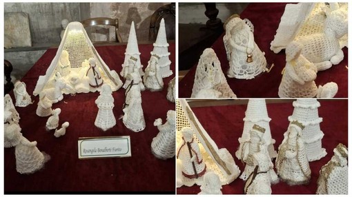 I presepi a maglia e all'uncinetto che hanno incantato Legino e la Campanassa