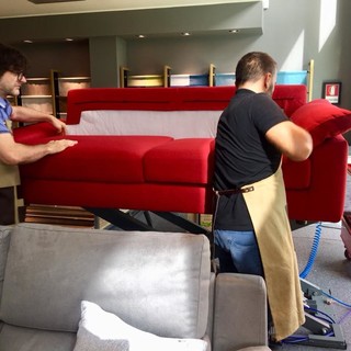 Savona, tutto pronto per l'inaugurazione del rinnovo locali di Poltronesofà alle Officine