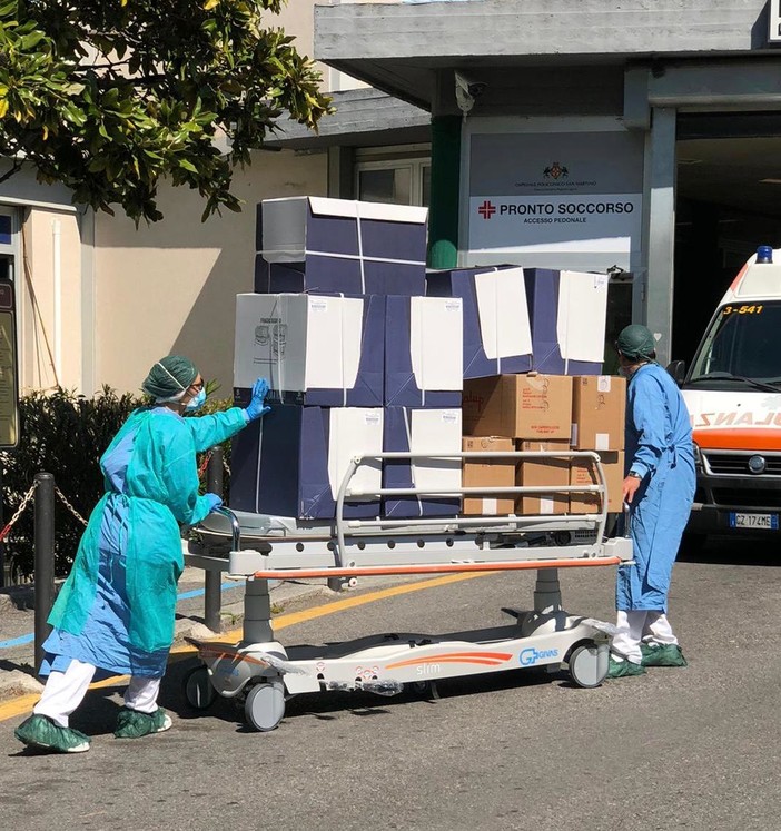 Colombe e uova in dono all'ospedale San Martino di Genova, per rendere questa Pasqua meno triste