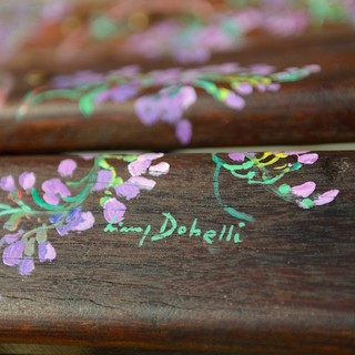 Alassio, una panchina dedicata dall'artista Binny Dobelli alla città