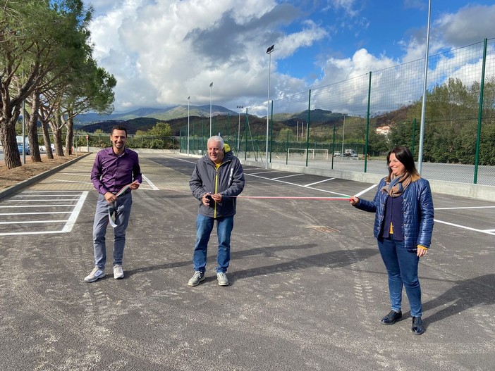 Villanova d'Albenga, 35 posti auto e 6 per le moto: inaugurato il nuovo park di via dell’Unità d’Italia Villanova d'Albenga, 35 posti auto e 6 per le moto: inaugurato il nuovo park di via dell’Unità d’Italia