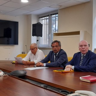 Uso di droghe, l'età si abbassa a 12 anni. Un protocollo di Asl e Prefettura per interventi a sostegno dei giovani Uso di droghe, l'età si abbassa a 12 anni. Un protocollo di Asl e Prefettura per interventi a sostegno dei giovani