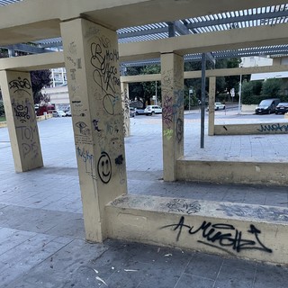 Albenga, FdI: &quot;Piazza Europa vandalizzata dai writers&quot;