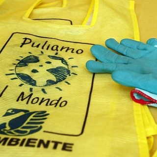 Giovedi a Giustenice "Puliamo il Mondo" con gli alunni della scuola elementare e dell'infanzia