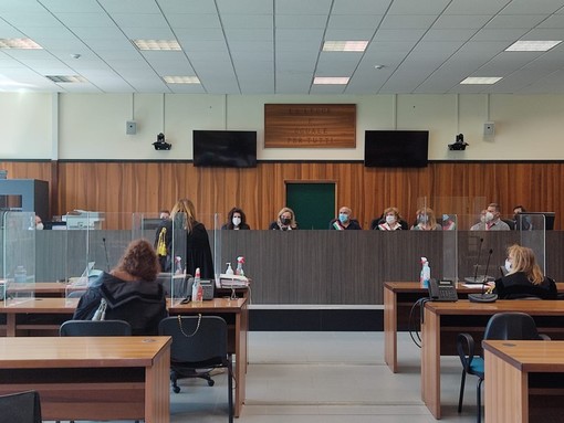 "Il comune di Imperia è zona mia": 48enne brasiliano a processo per tentata estorsione ai danni di un'agenzia attiva anche nel savonese "Il comune di Imperia è zona mia": 48enne brasiliano a processo per tentata estorsione ai danni di un'agenzia attiva anche nel savonese