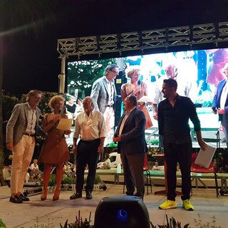 Albenga: "Calici di Stelle" sold out, aperte le prenotazioni per "Emys Award" con Brumotti e Vergassola Albenga: "Calici di Stelle" sold out, aperte le prenotazioni per "Emys Award" con Brumotti e Vergassola