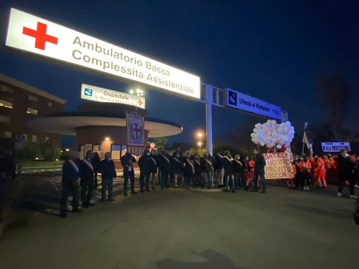 "Senza Pronto Soccorso si muore": da Albenga l'urlo di cittadini, associazioni ed enti (FOTO e VIDEO)