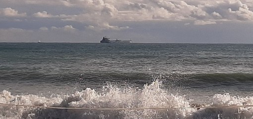 Piattaforma Maersk, in arrivo la nave portacontainer Artemis (FOTO)