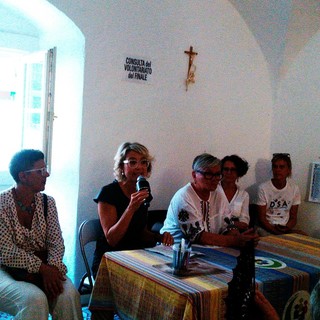 Grande partecipazione di pubblico alla presentazione di Lettere Volanti a Finale Ligure (FOTO e VIDEO)