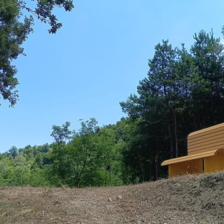 Plodio inaugura la prima panchina gigante, simbolo di comunità e volontariato