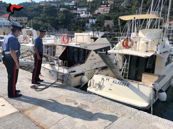Finale Ligure, sorpresi mentre rubano all’interno di una barca: arrestati dai carabinieri