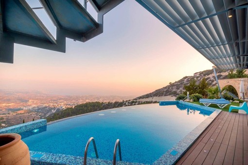 Guida alla Costruzione Piscine: Come Scegliere Materiali Resistenti e Impianti Efficienti Guida alla Costruzione Piscine: Come Scegliere Materiali Resistenti e Impianti Efficienti