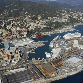 Licenziamenti al Terminal Auto di Savona, i sindacati: "Apriamo lo stato di agitazione e la procedura di raffreddamento, non escludiamo lo sciopero"
