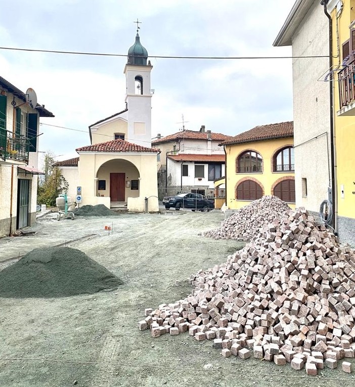 Roccavignale, restyling di piazza Madonna degli Angeli: sopralluogo dell'assessore regionale Scajola Roccavignale, restyling di piazza Madonna degli Angeli: sopralluogo dell'assessore regionale Scajola