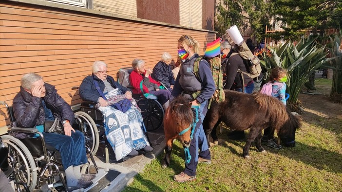 Loano, sorrisi ed emozioni con il pet-lab alla residenza protetta Ramella (FOTO e VIDEO) Loano, sorrisi ed emozioni con il pet-lab alla residenza protetta Ramella (FOTO e VIDEO)