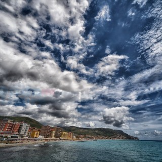 Mare inquinato a Pietra, Carrara: "De Vincenzi tira in ballo la 'balneabilità' per confondere la situazione"