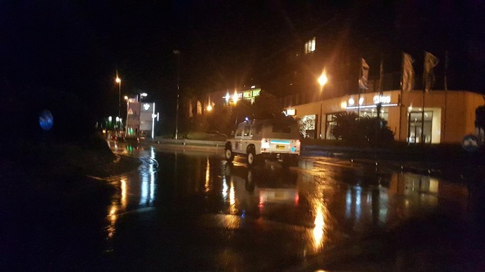 Forte temporale ad Albenga, allagamenti e blackout elettrici (VIDEO)