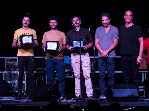 Varigotti: "Cieli neri sopra Torino" vincono il "Premio nazionale per la canzone d’autore emergente" Varigotti: "Cieli neri sopra Torino" vincono il "Premio nazionale per la canzone d’autore emergente"