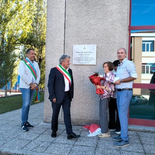 Per i 50 anni della società di Pallavolo, Carcare dedica il palazzetto dello sport a Stefano Ticineto Per i 50 anni della società di Pallavolo, Carcare dedica il palazzetto dello sport a Stefano Ticineto