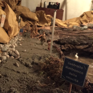 A Lusignano d’Albenga anche nel presepe spunta l’autovelox