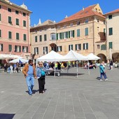 A Finale Ligure si riaccendono i fornelli del mercatino ortofrutticolo di Piazza Vittorio Emanuele: showcooking con produttori, cuochi e allievi dell'alberghiero