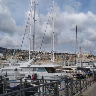 Lo Spritz è "troppo caro" e in un locale del Porto Antico arriva la Finanza