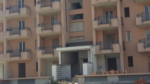 Albenga, la lettera di una cittadina: "Le palazzine continuano ad essere abitate" Albenga, la lettera di una cittadina: "Le palazzine continuano ad essere abitate"