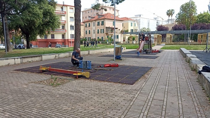 Albenga, iniziato il restyling di piazza Europa