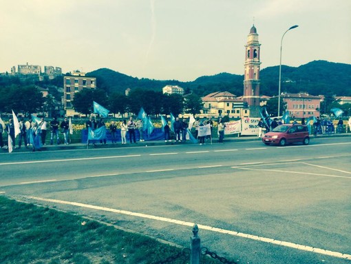 Cairo Montenotte, sit-in di protesta della Polizia Penitenziaria:"Ci stanno togliendo la dignità" Cairo Montenotte, sit-in di protesta della Polizia Penitenziaria:"Ci stanno togliendo la dignità"