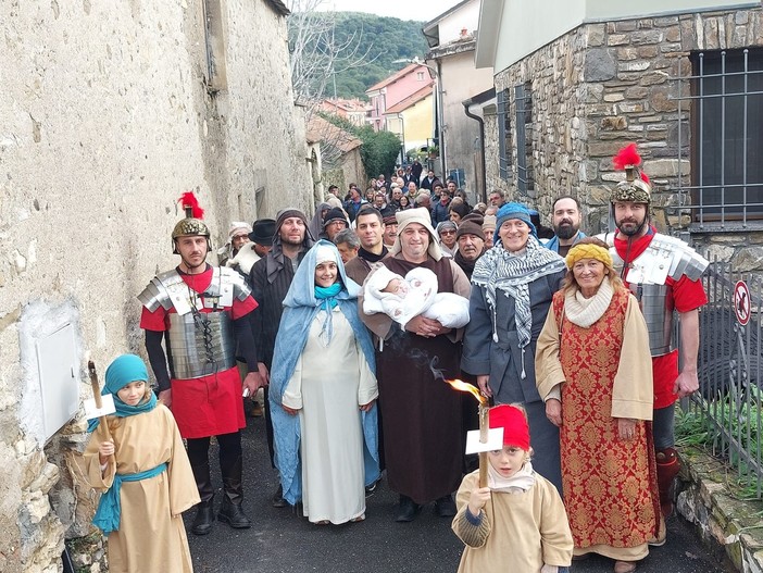 Andora, successo per il presepe vivente che ha animato Borgata Duomo Andora, successo per il presepe vivente che ha animato Borgata Duomo