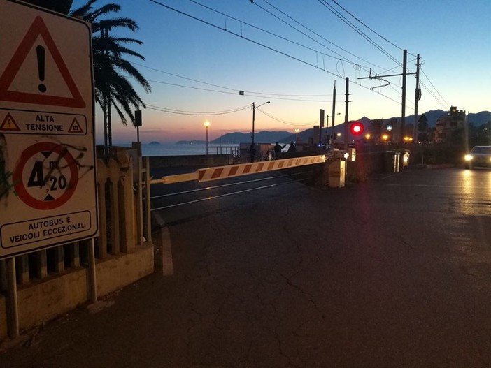 Pietra Ligure, guasto al passaggio a livello di viale Europa: disagi alla circolazione ferroviaria Pietra Ligure, guasto al passaggio a livello di viale Europa: disagi alla circolazione ferroviaria
