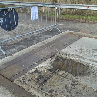 Piana Crixia, riparazione della pesa pubblica: interrotto il traffico veicolare in località Fornace Piana Crixia, riparazione della pesa pubblica: interrotto il traffico veicolare in località Fornace