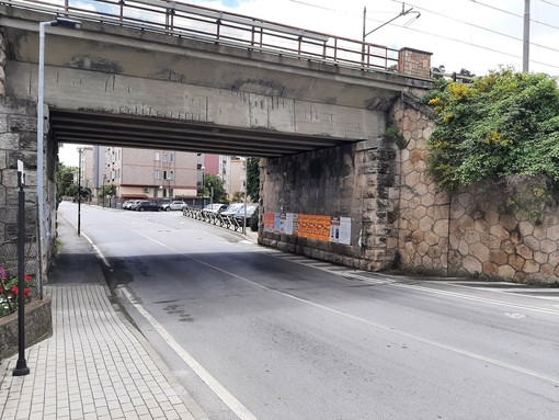 Albissola, due nuovi lampioni led tra Viale Loi e Viale Faraggiana. Vice Sindaco: "Verranno installati anche dei paletti dissuasori"