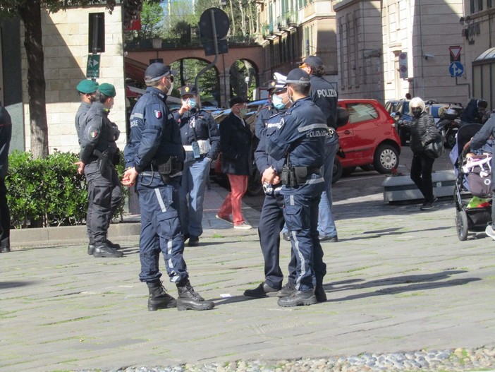 Savona, scovato alla guida di un motorino rubato senza patente: denunciato