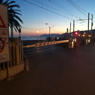 Pietra Ligure, guasto al passaggio a livello di viale Europa: disagi alla circolazione ferroviaria