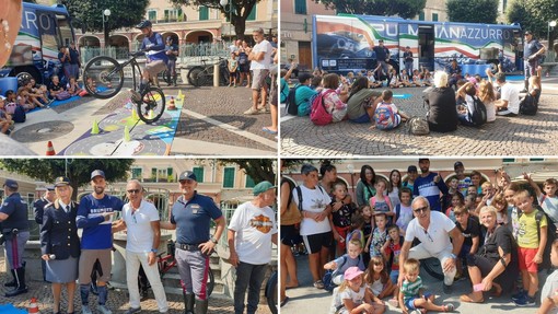 Al via da Pietra Ligure il tour ligure del Pullman azzurro della Polstrada, De Vincenzi: "Una vera e propria 'lezione di sicurezza'" Al via da Pietra Ligure il tour ligure del Pullman azzurro della Polstrada, De Vincenzi: "Una vera e propria 'lezione di sicurezza'"