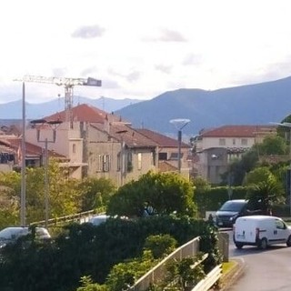 Pietra, mozione del consigliere Carrara per la revoca del senso unico sul lungomare: "Pronti alla sottoscrizione popolare ed eventualmente ad un referendum"