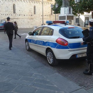 Inseguimento tra le vie di Albenga: straniero fermato grazie all'intervento di alcuni cittadini