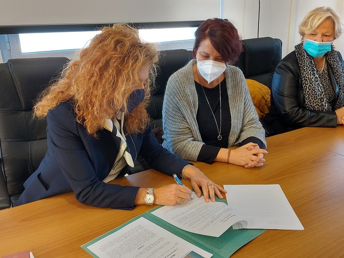 Savona, siglato "Zeus", il protocollo contro la violenza sulle donne: attenzione ai maltrattatori e ad un loro percorso di recupero (FOTO e VIDEO)