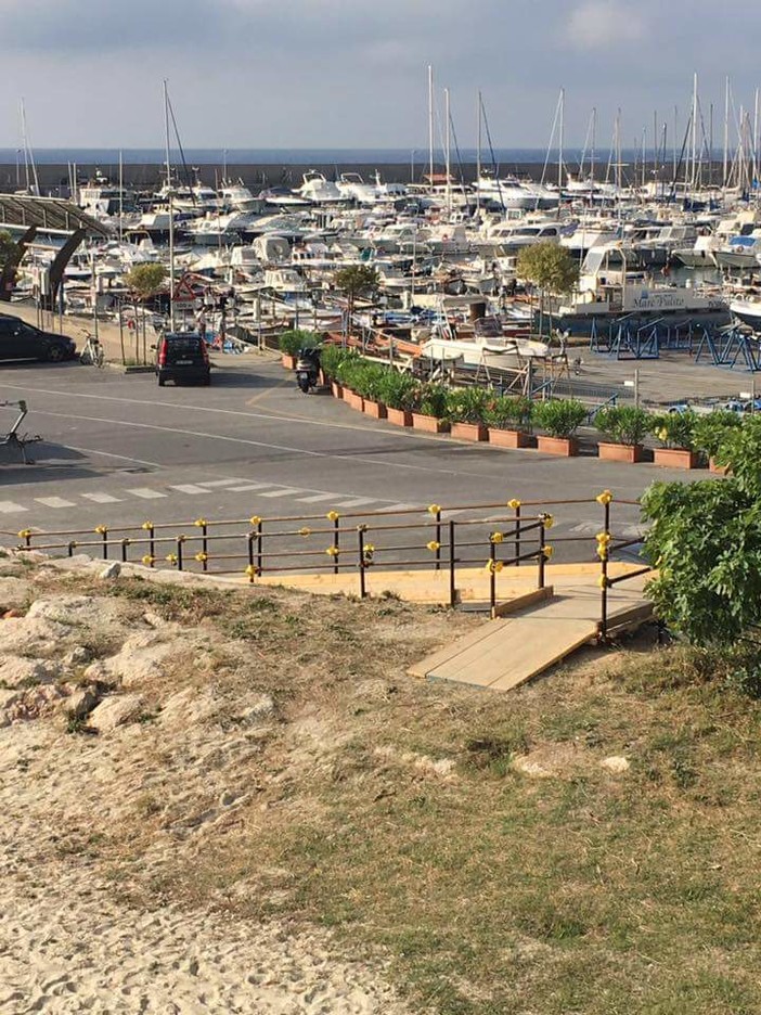 Un mare accessibile a tutti: a Finale arriva la passerella per la spiagga del porto Un mare accessibile a tutti: a Finale arriva la passerella per la spiagga del porto