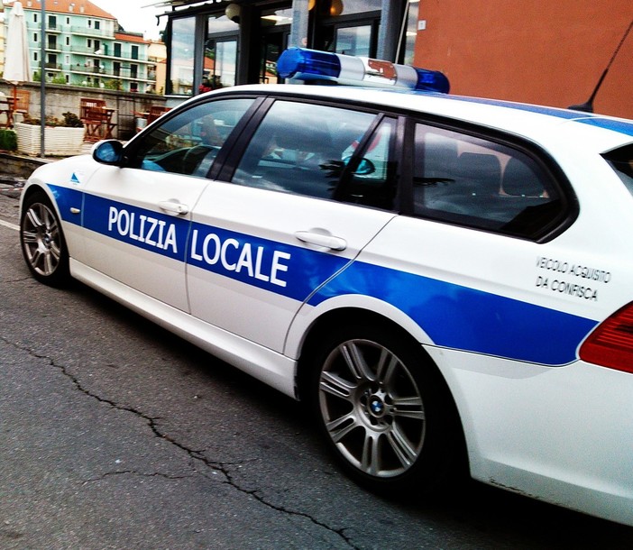 Albenga, si passavano cocaina ed eroina da una macchina all'altra con un circuito nell'entroterra: in manette due uomini