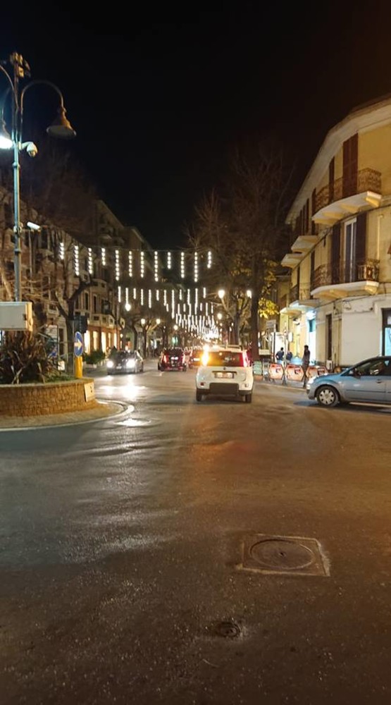 Albenga, le lamentele di un commerciante: "Viale Pontelungo illuminata solo per metà" Albenga, le lamentele di un commerciante: "Viale Pontelungo illuminata solo per metà"