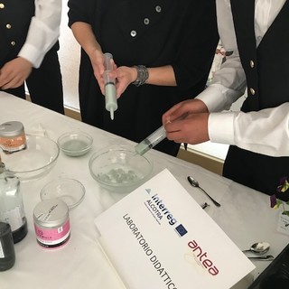 Progetto Antea, i fiori eduli materia di studio per barman e chef dell’alberghiero di Alassio Progetto Antea, i fiori eduli materia di studio per barman e chef dell’alberghiero di Alassio