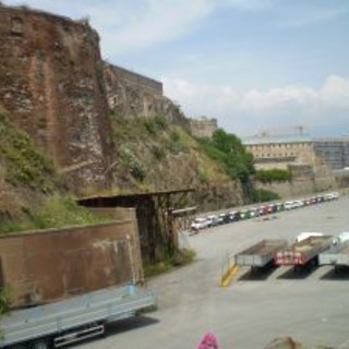 Savona, volo di 10 metri dal muraglione: suicidio?